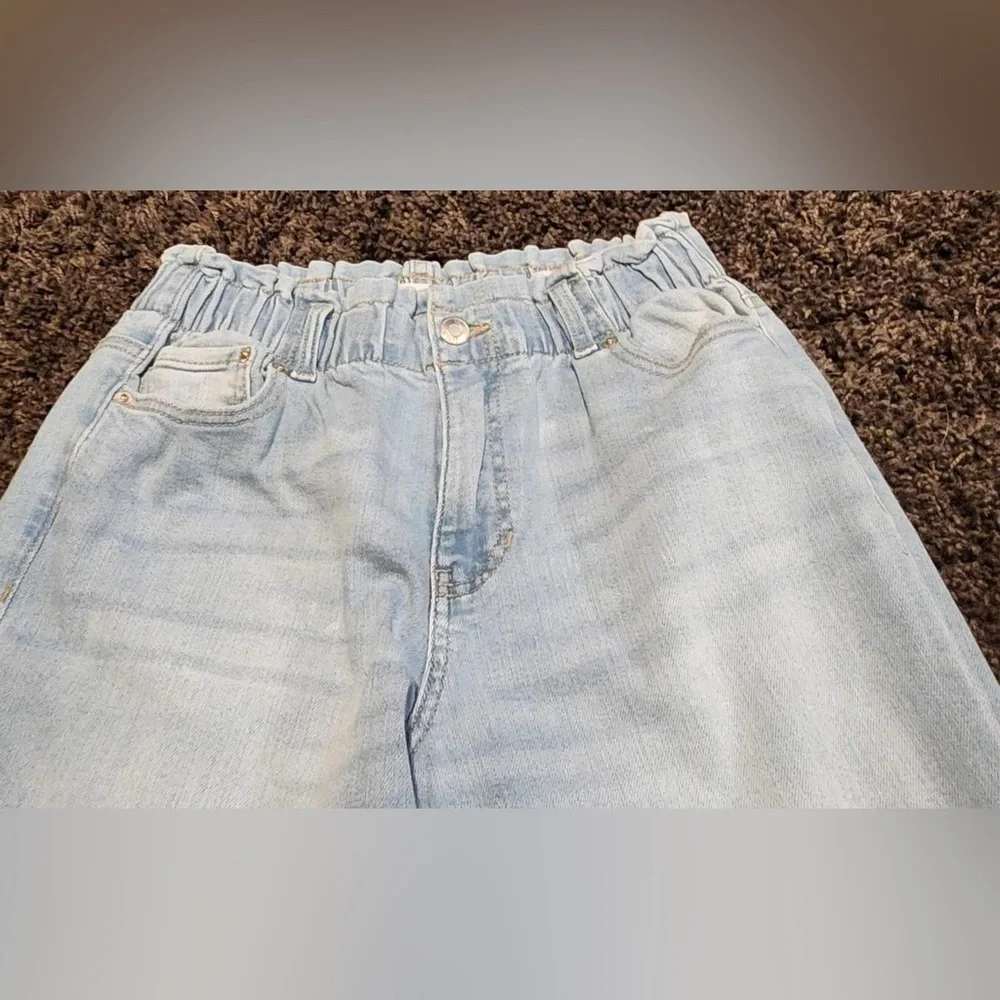 TRUE Craft Light Wash Some Distress Size 7 High Waisted Mom Jeans - Picture 5 of 12